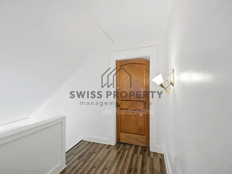 2209 Summit St — Photo 9
