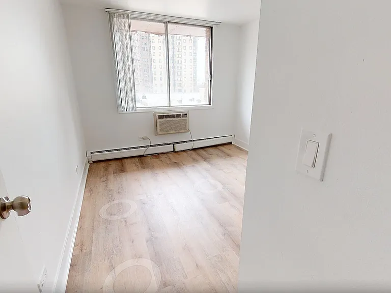 2424 N.Clark — Photo 25