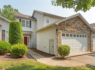 4 Holiday Dr, Arden, NC 28704