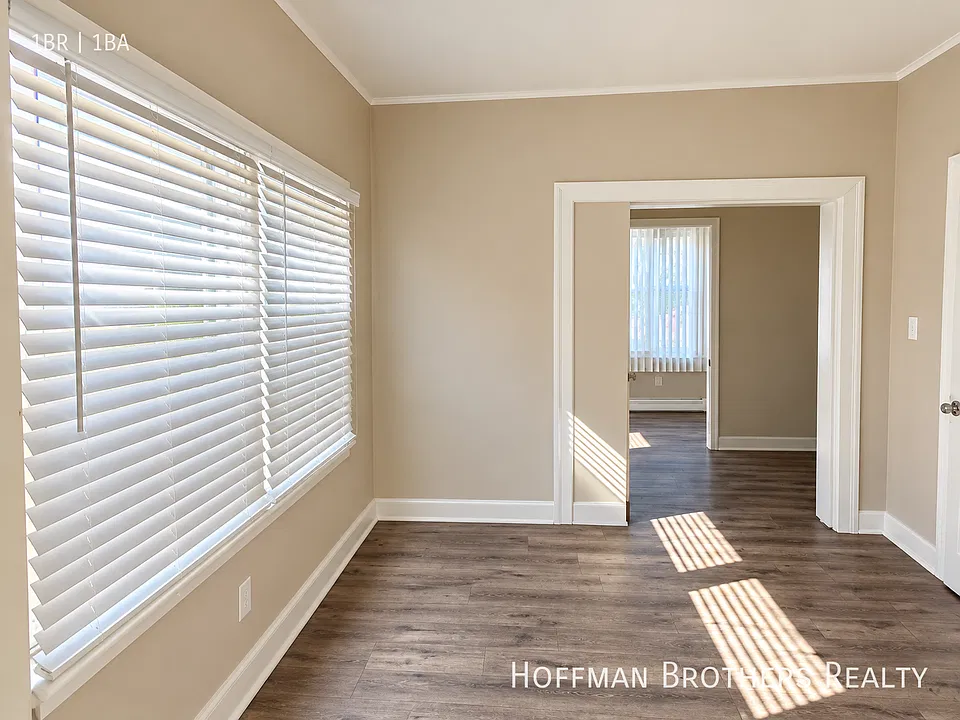 832 W Florence Ave #2