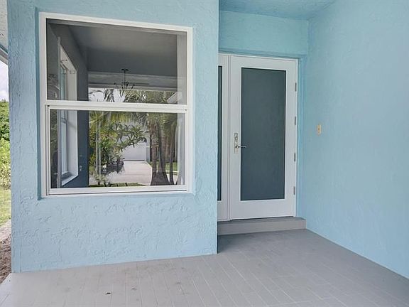 5th image of 731 NE 8th Ave