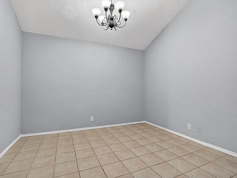 231 Shady Lane Dr — Photo 12