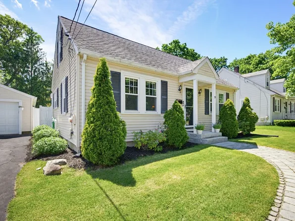 19 Holliston St, Medway, MA 02053