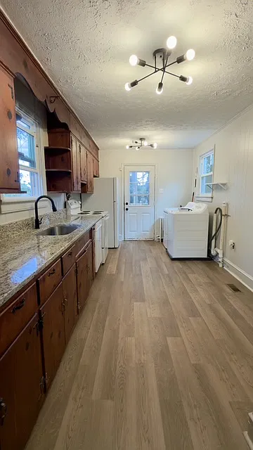 3 bed, 1030 sqft, $2,095 — Photo 4