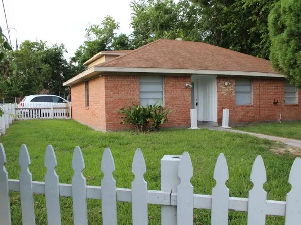 322 Martin Luther King Jr Dr, La Marque, TX 77568