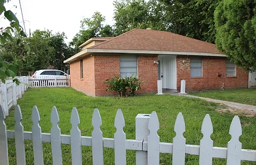 322 Martin Luther King Jr Dr #FRONTHOUSE Photo 1