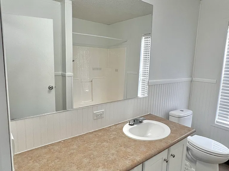 205 S Elm St — Photo 4