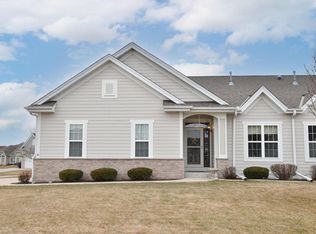 3905 S Five Iron Ct, New Berlin, WI 53151