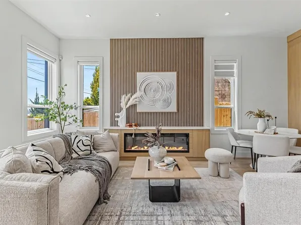957 Edgar Ave #103, Coquitlam, BC V3K 2K1