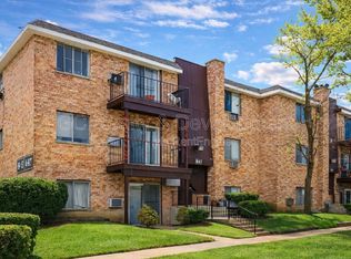847 W College Blvd APT 201, Addison, IL 60101