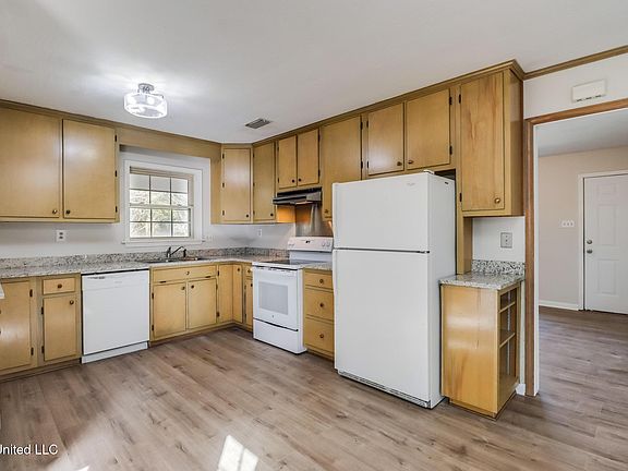 3rd image of 504 Clara St