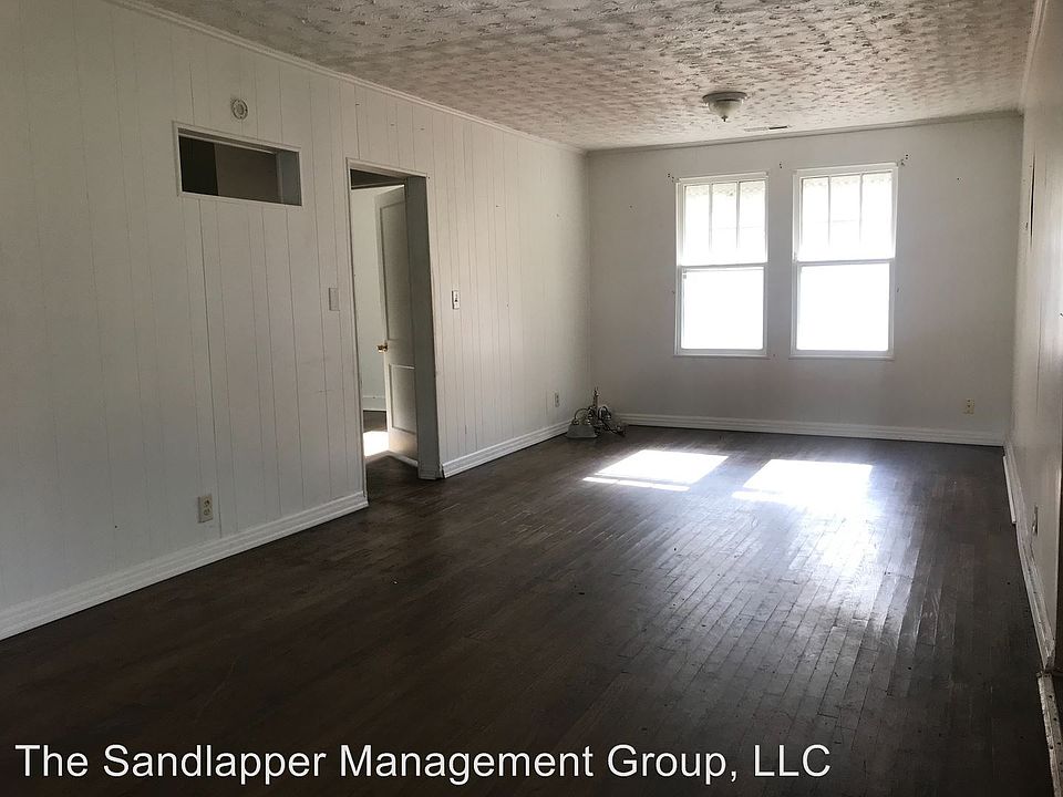1st image of 2667 Lawrence St