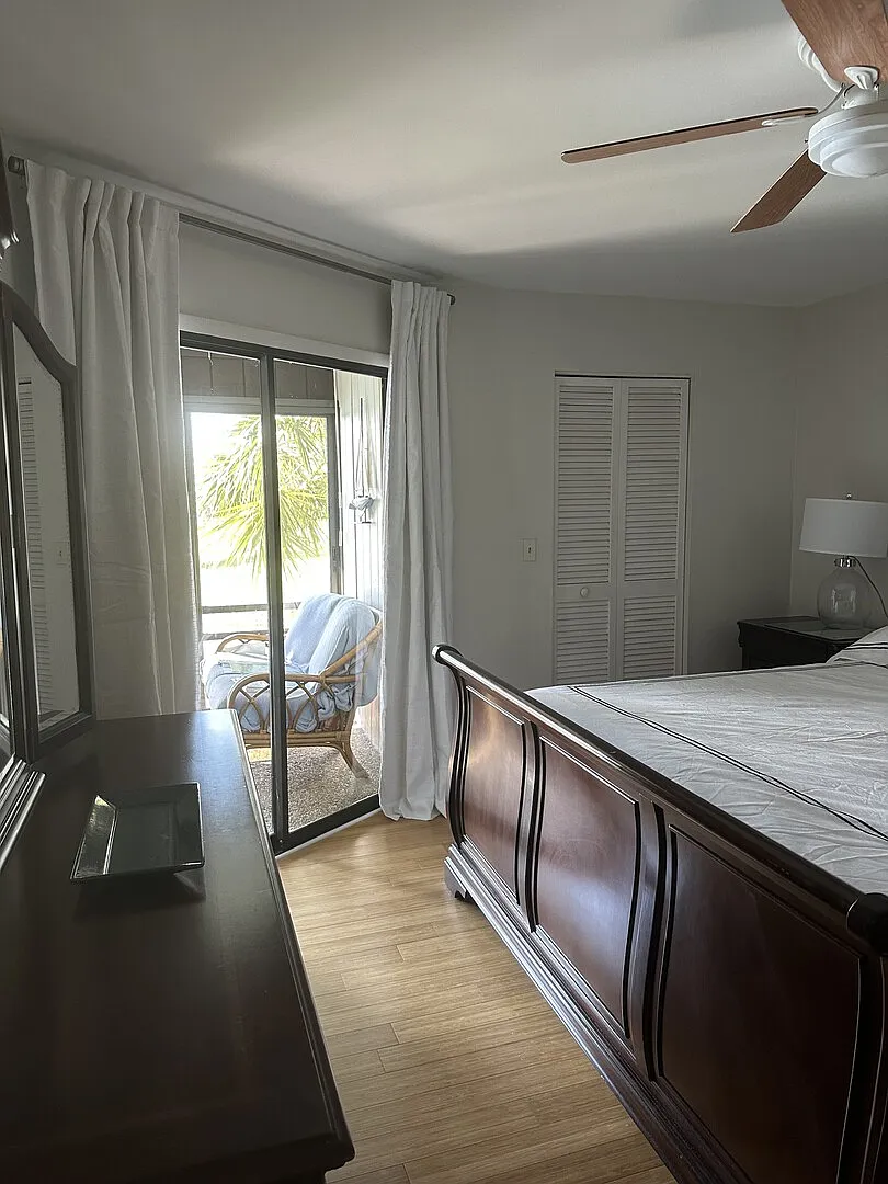 2 bedroom, 2bath condo in Valencia Gardens IMG golf course. — Photo 2