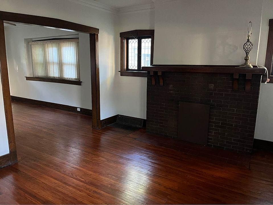 2nd image of 408 E Maywood Ave