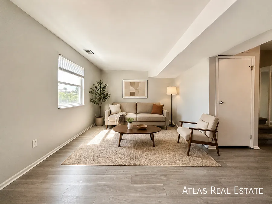 Newly Remodeled 3 Bed, 1 Bath Dual Level Duplex! Free November! — Photo 3