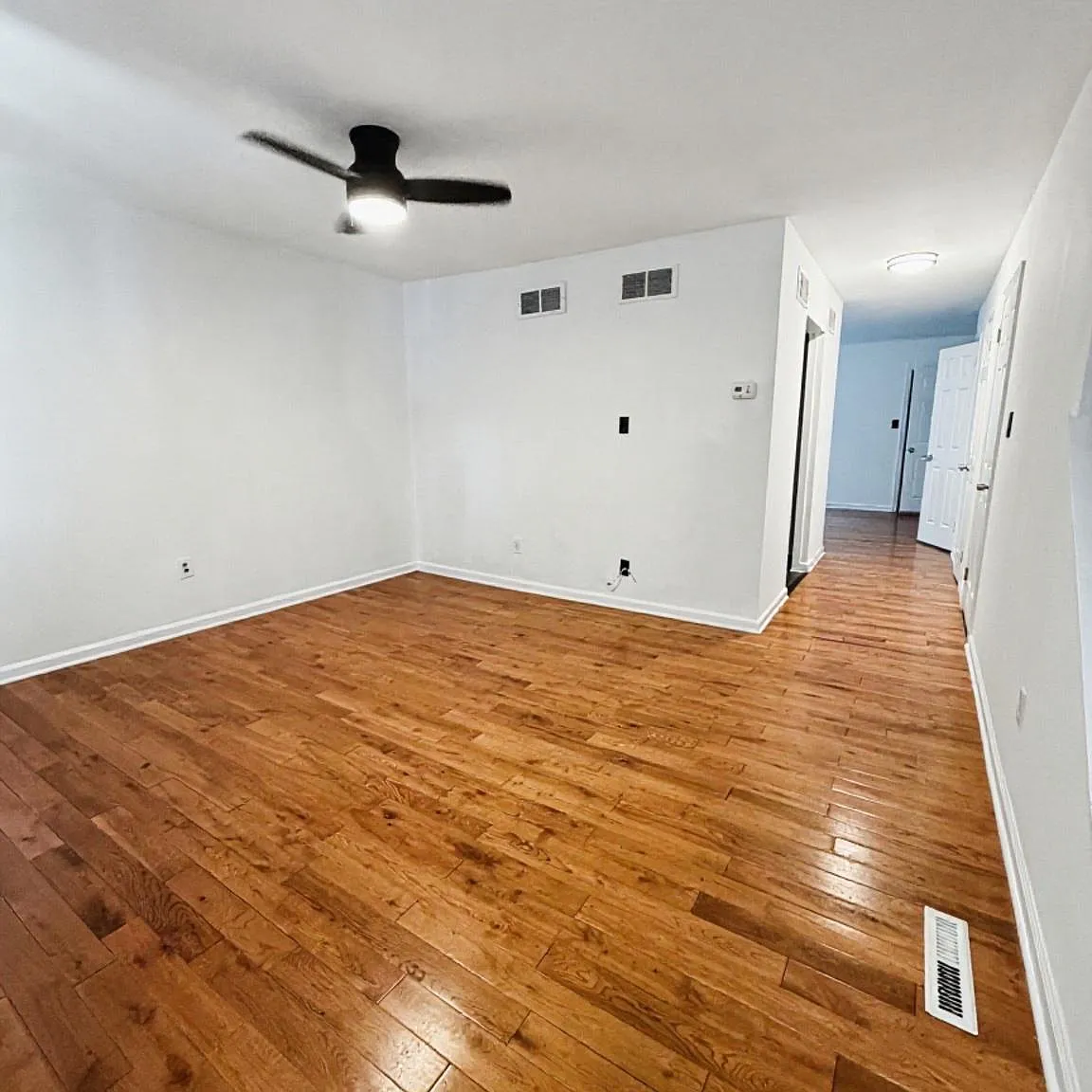 3 bed, 1.5 bath, 1275 sqft, $1,850 — Photo 2
