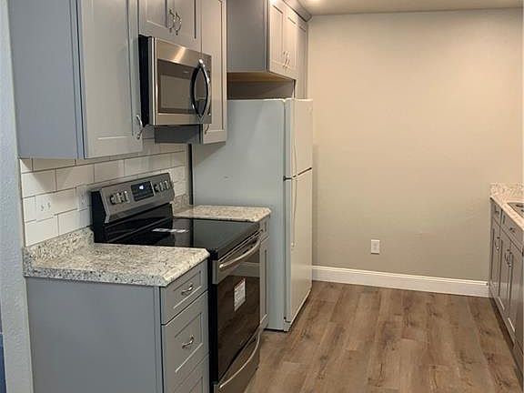 4th image of 401 12th St SE #266