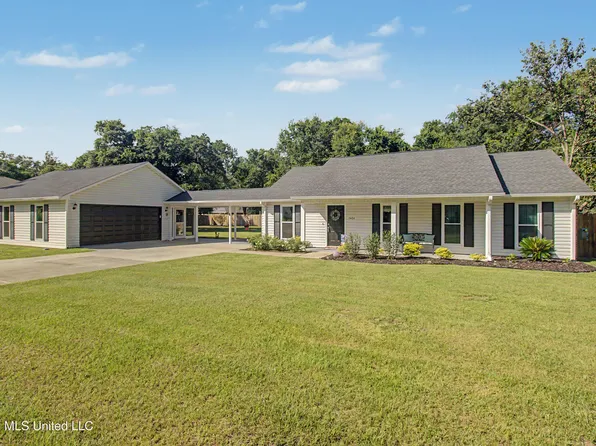1404 Spruce St, Ocean Springs, MS 39564