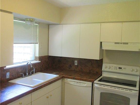 2nd image of 1717 Alta Vista St