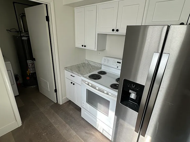 723 W 19th St #4 — Photo 2