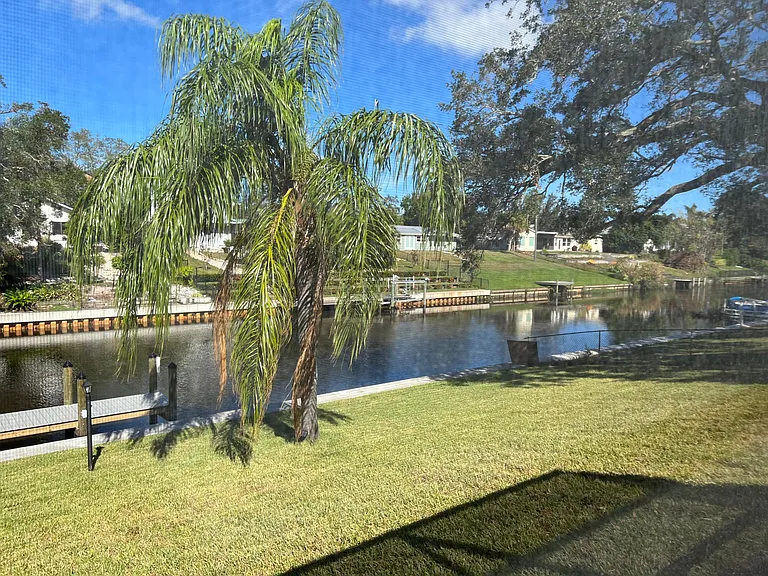 Mineola Dr — Photo 6