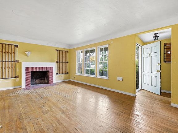 2nd image of 822 Valley View Rd