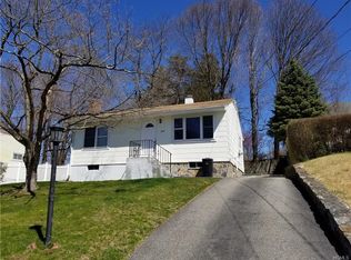 7 Cayuga Dr, Peekskill, NY 10566