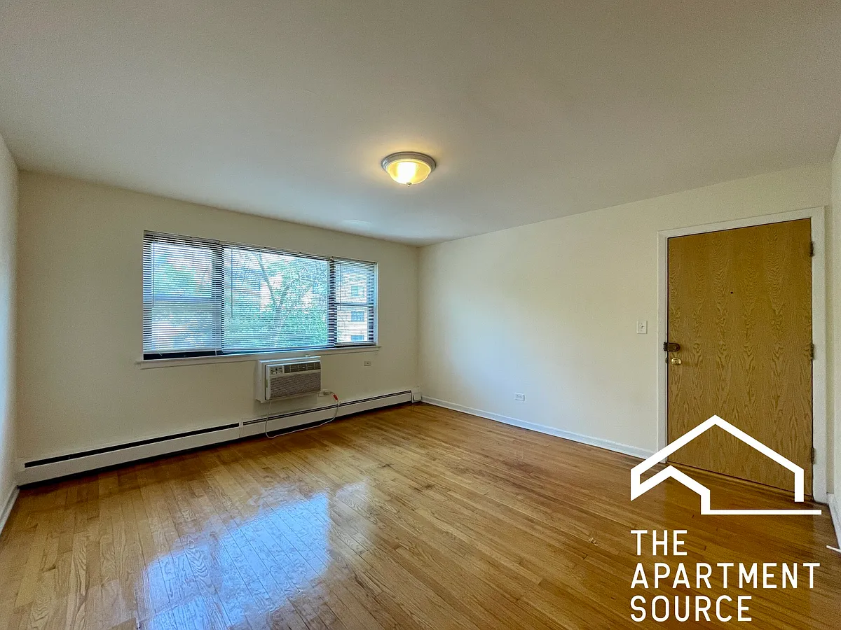 Building Photo - 6002 N Kenmore Ave #202