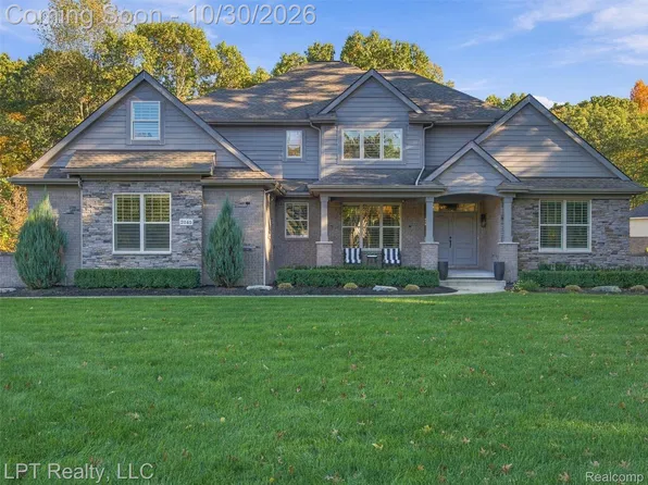 2345 Pine Bluffs Ct, Highland, MI 48357