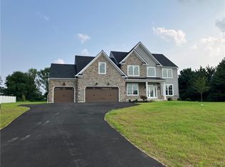 9014 Yorkshire Cir, Fogelsville, PA 18051