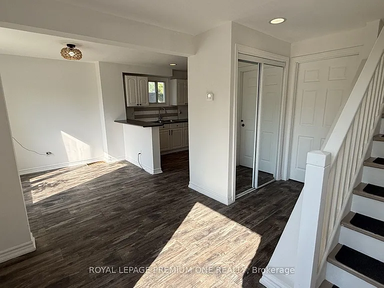 512 Mosley St #WHOLE HOUSE — Photo 13
