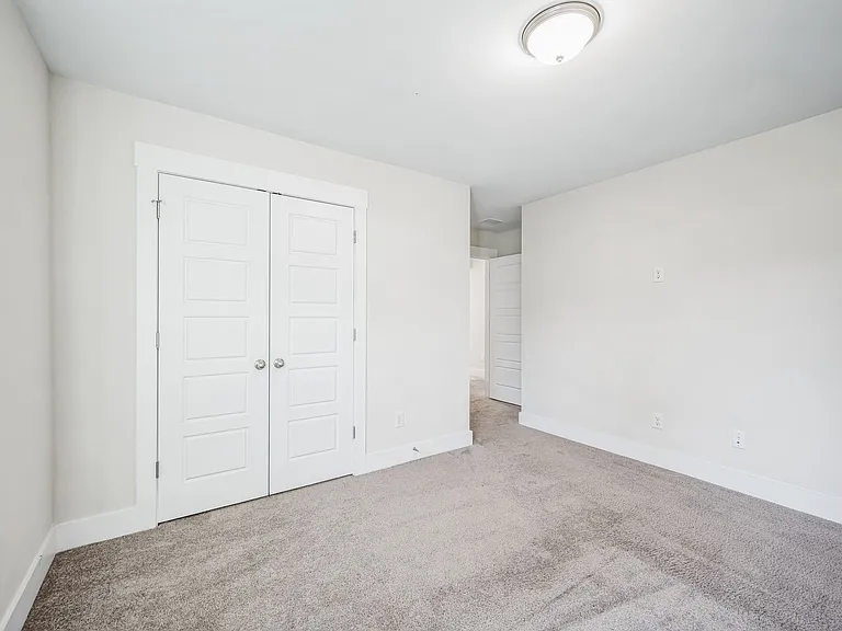 210 Ilderton St — Photo 15