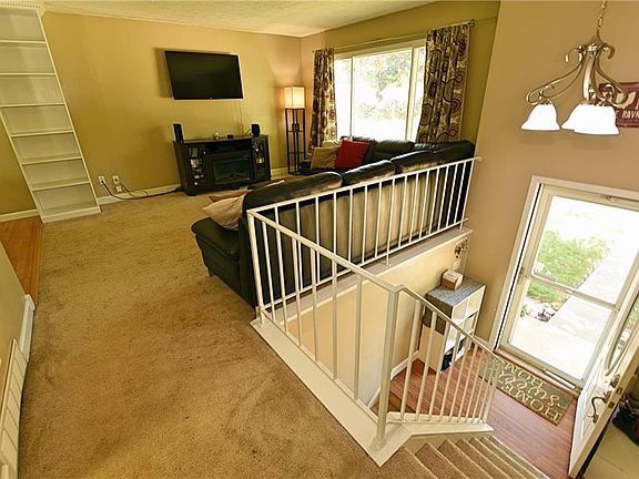 3rd image of 329 Bayshore Dr