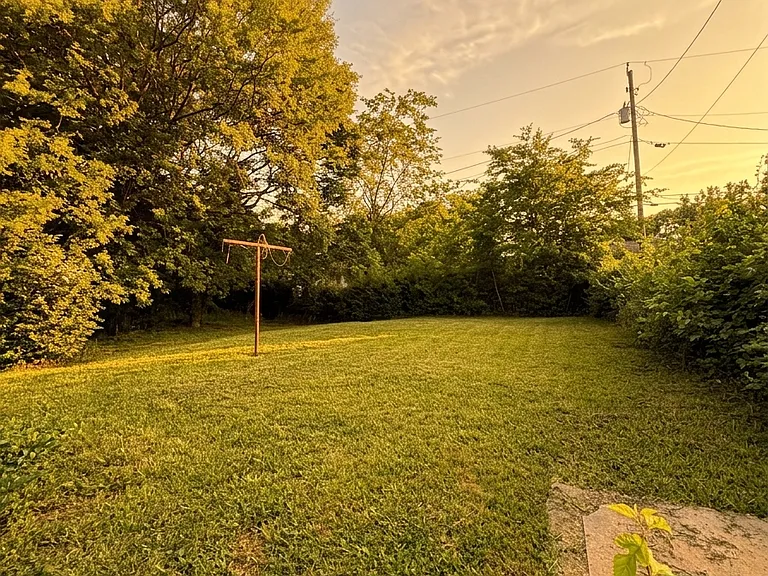 913 W Emerald Ave — Photo 9