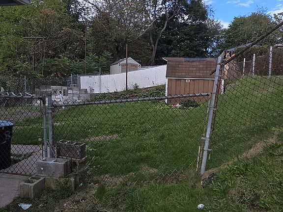 4th image of 148 Regal St