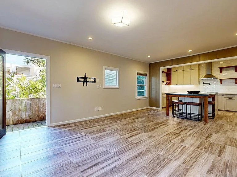 2839 Pierce St — Photo 4
