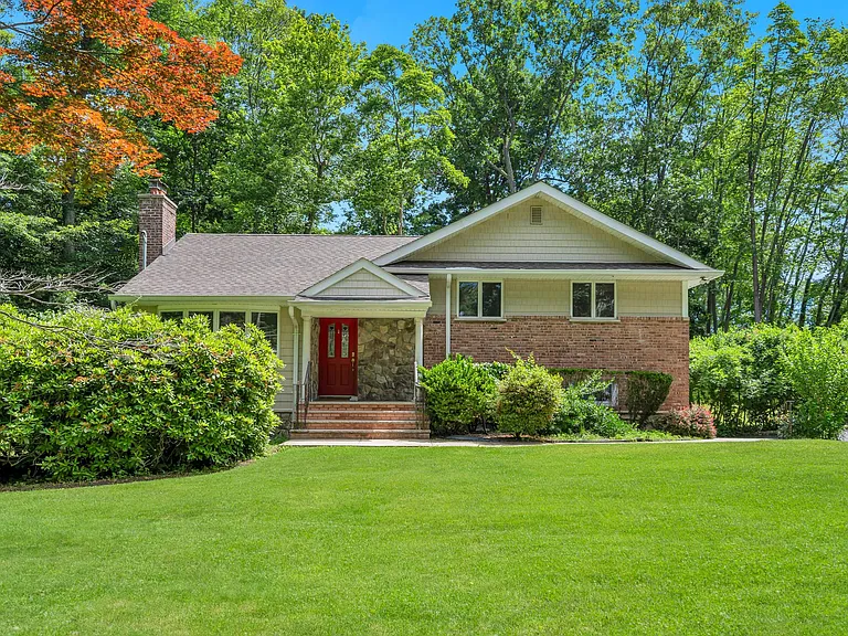 336 Dix Hills Rd #1 — Photo 1