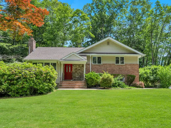 336 Dix Hills Rd #1, Huntington Station, NY 11746