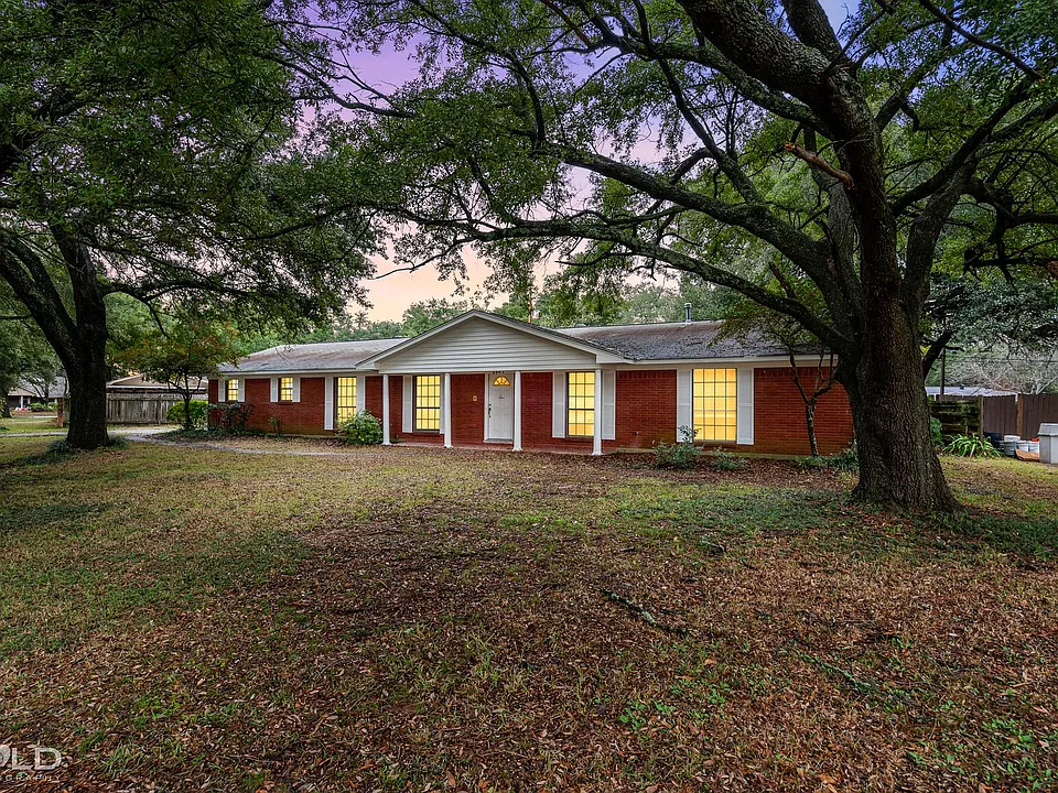2307 Waverly Dr