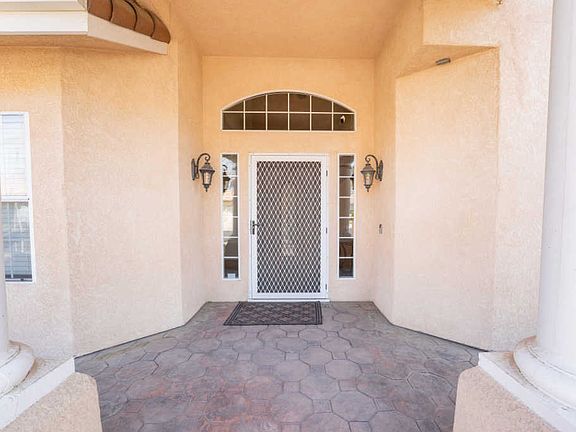 4th image of 2407 Oakes Ln