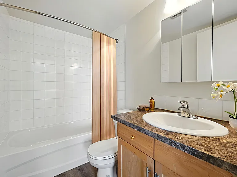 607 Kingsmere Cres SW — Photo 5