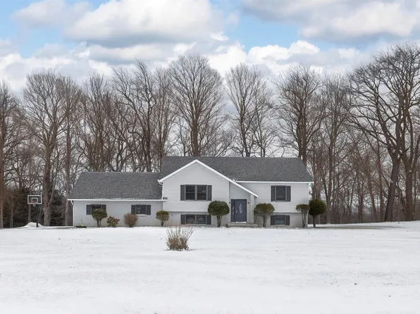 10313 Lakeview Ln, Girard, PA 16417