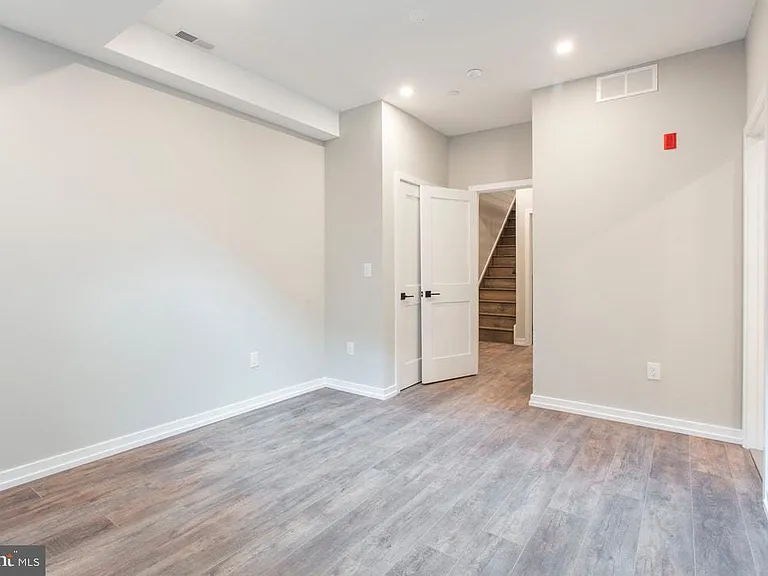 1619 Bainbridge St #1 — Photo 18