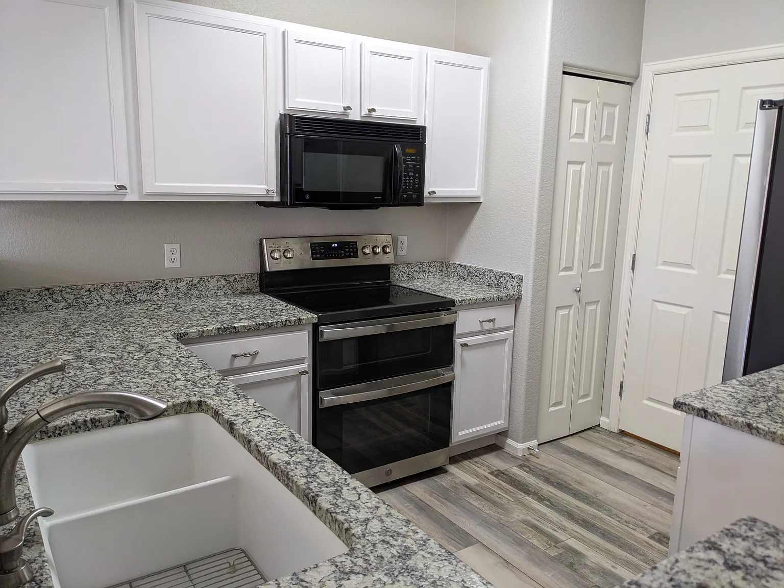 2 bed, 1034 sqft, $2,000 — Photo 4