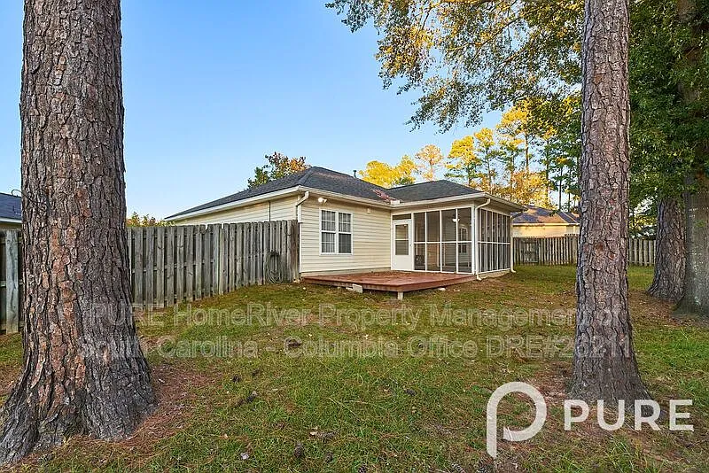 3 bed, 2.0 bath, 1332 sqft, $1,895 — Photo 3