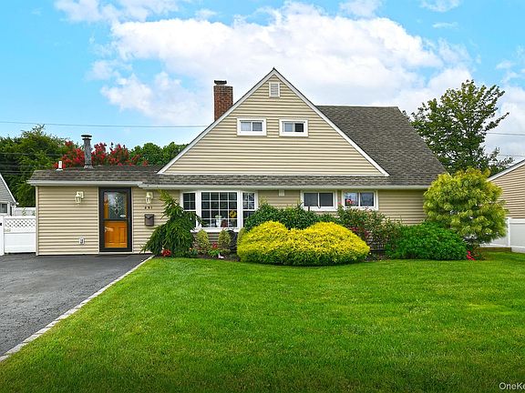 2nd image of 261 Elm Drive S
