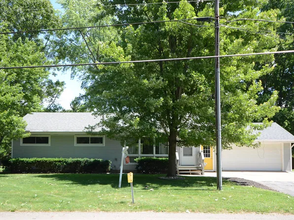 205 S Nursery St, Lawton, MI 49065