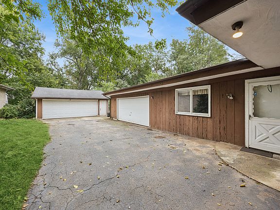 3rd image of 9041 Maple Ave