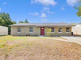 1105 Willow Ct, Tavares, FL 32778