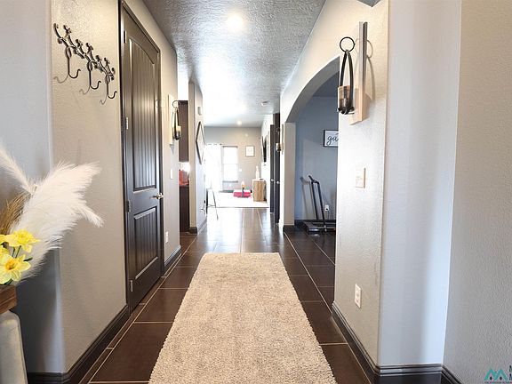 4th image of 1809 N Orchid Dr